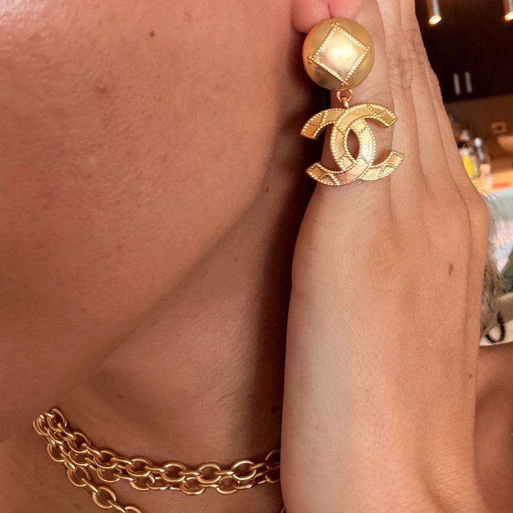 CHANEL Gold-Tone Quilted Logo Drop Earrings